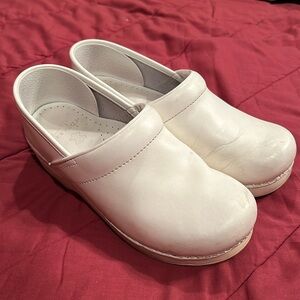 Dansko sz 38 (US 8) White Leather Upper Professional Nursing Shoes.